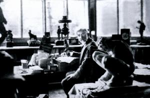 Репин в кабинете (1912)