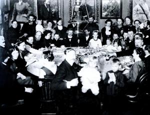 Репин, Нордман и их гости празднуют 50-летие освобождения крестьян (1911)