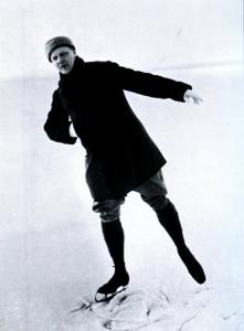 Шаляпин на коньках на льду Финского залива (1914)