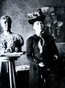 Нордман позирует Репину для скульптурного портрета (1901-1902)