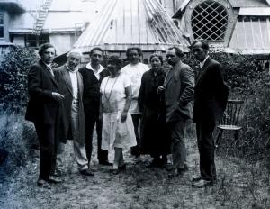 Делегация советских художников посещает Репина (1926)
