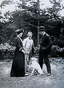 Скульптор П. Трубецкой с женой у гостях у Репина (1908)