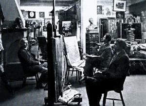 Репин позирует ученикам в мастерской (1912)