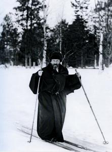 Илья Репин на лыжах (начало 1900-х)