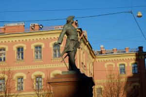 Памятник Петру I перед Сампсониевским собором, Санкт-Петербург