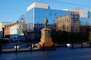 Памятник Петру I перед Сампсониевским собором, Санкт-Петербург