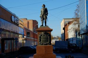 Памятник Петру I перед Сампсониевским собором, Санкт-Петербург