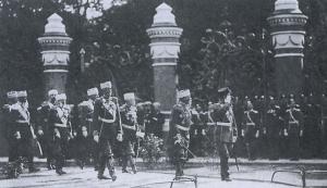 Император Николай II принимает парад в честь освящения Спаса на Крови (1907)