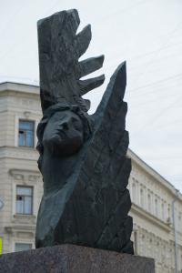 Скульптурная композиция «Три Ангела» на улице Правды (фрагмент)