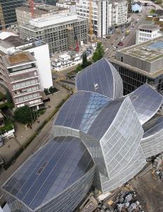 Современный комплекс компании Novartis в Базеле, здание Фрэнка Гери