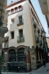 Дом с узорами сграффито, Барселона, Испания