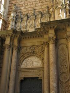 Монастырь Монсеррат, фасад базилики