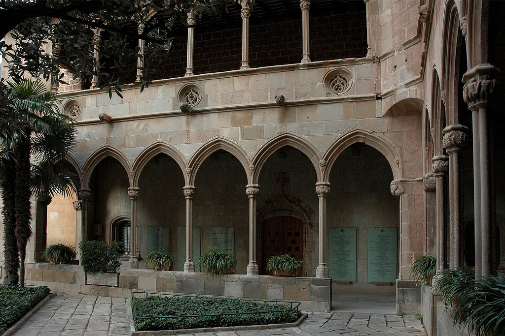 http://www.mishanita.ru/data/images/Spain_2011/Claustro-gotico.jpg