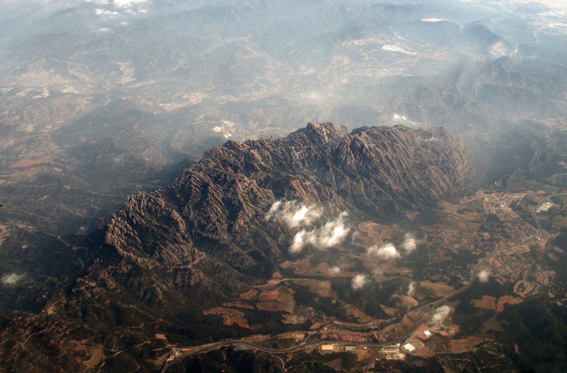 http://www.mishanita.ru/data/images/Spain_2011/Montserrat-aire.jpg