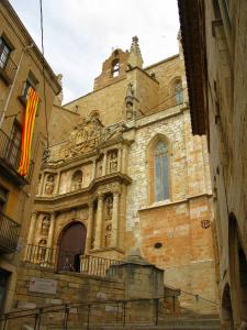Фасад церкви Богоматери в Монблане, Каталония, Испания