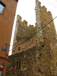 Крепостные стены в Монблане, Каталония, Испания