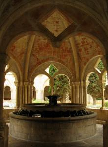 Клуатр монастыря Поблет, Каталония, Испания