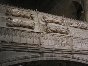 Королевские гробницы в монастыре Поблет, Каталония, Испания