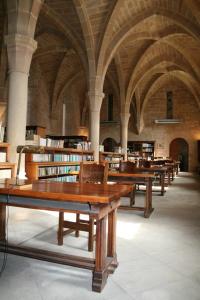 Библиотека монастыря Поблет, Каталония, Испания