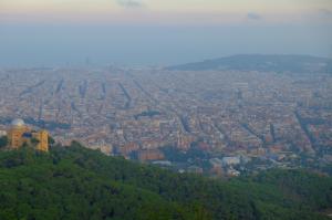 Вид на Барселону с Тибидабо