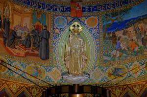 Интерьер храма Святого Сердца на вершине Тибидабо в Барселоне